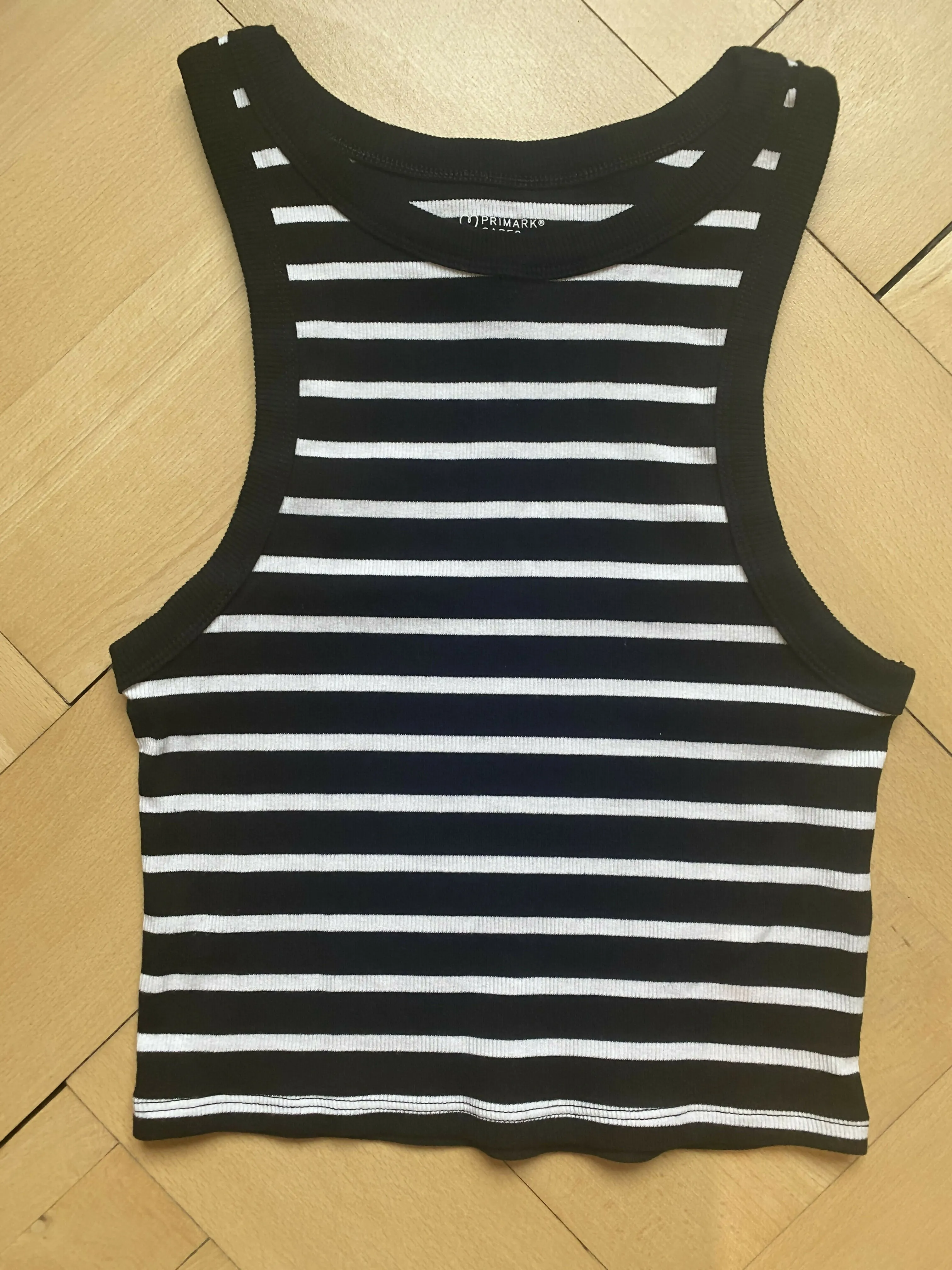 2x Gestreifte Crop-Tops