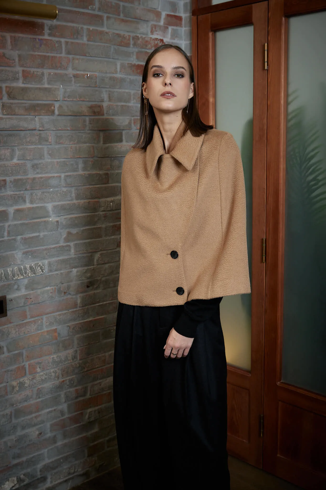 Alfena Cape - Cape in camel beige wool