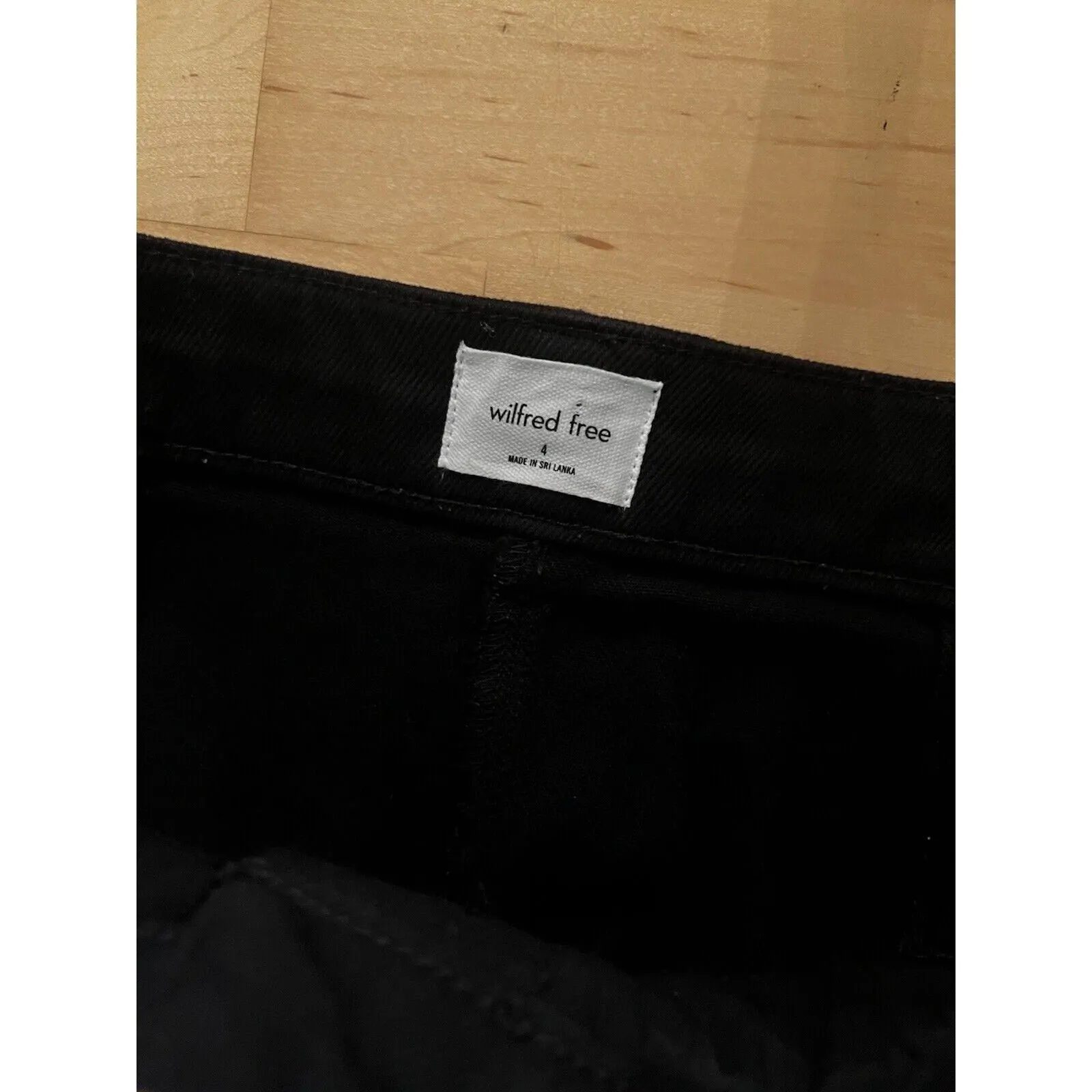 Aritzia Wilfred Free Women's Black Modern Cargo Pants – Size 4