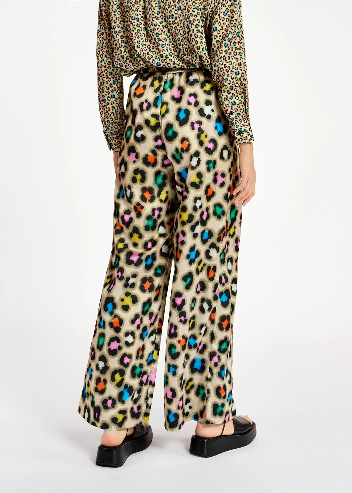 Beige wide-leg pants with multicolor leopard print