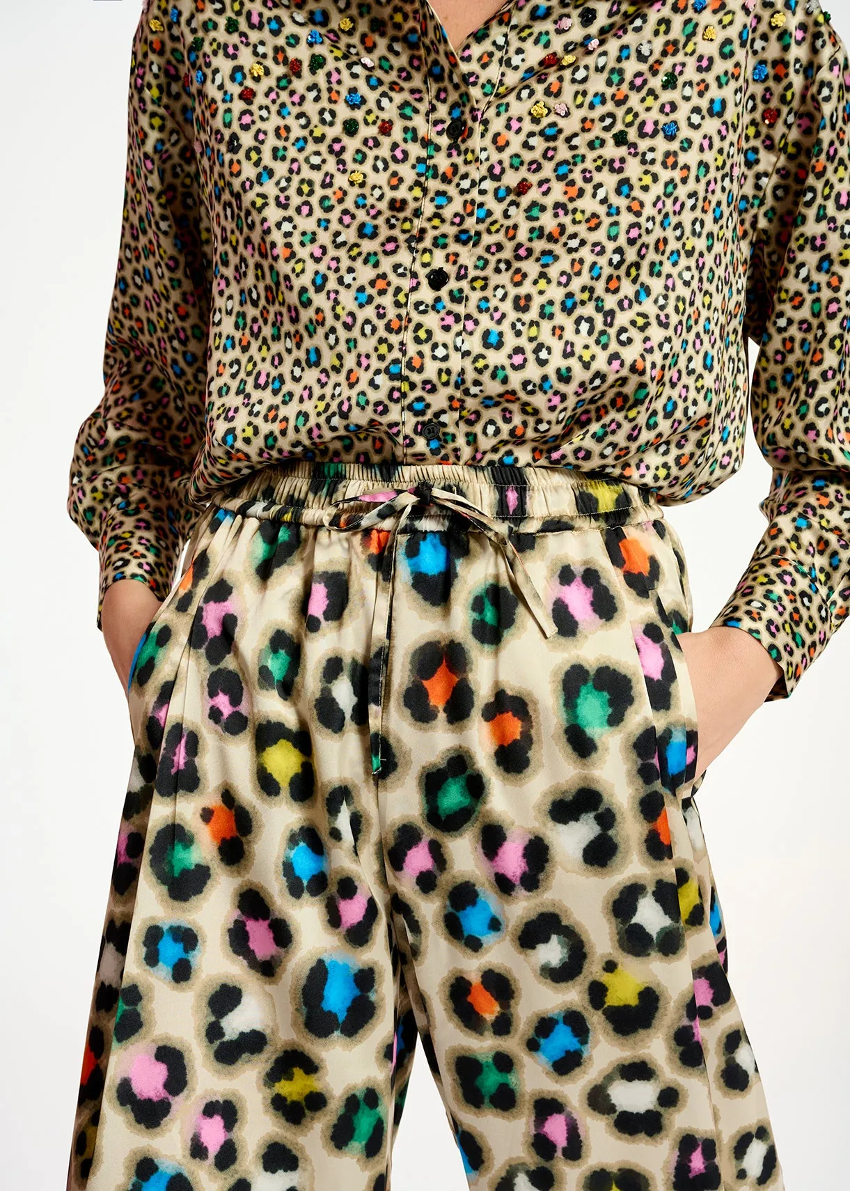 Beige wide-leg pants with multicolor leopard print