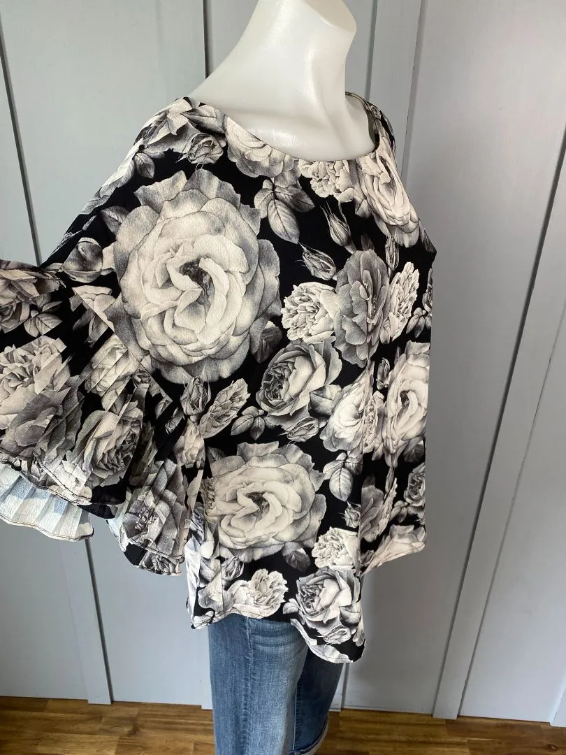 Black floral Annah Stretton Tops, S