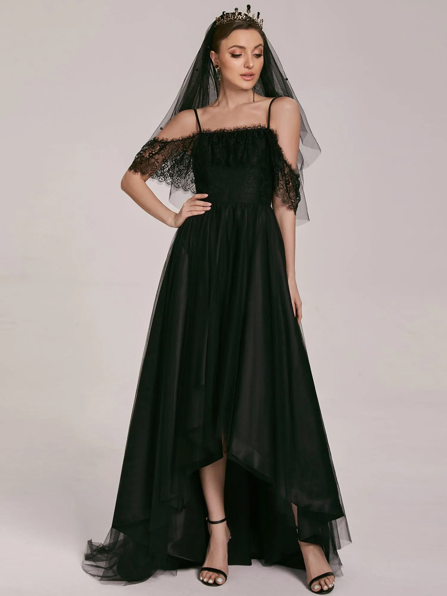 Bretelles Spaghetti Épaule Froide Robe De Mariée En Dentelle Haute Basse