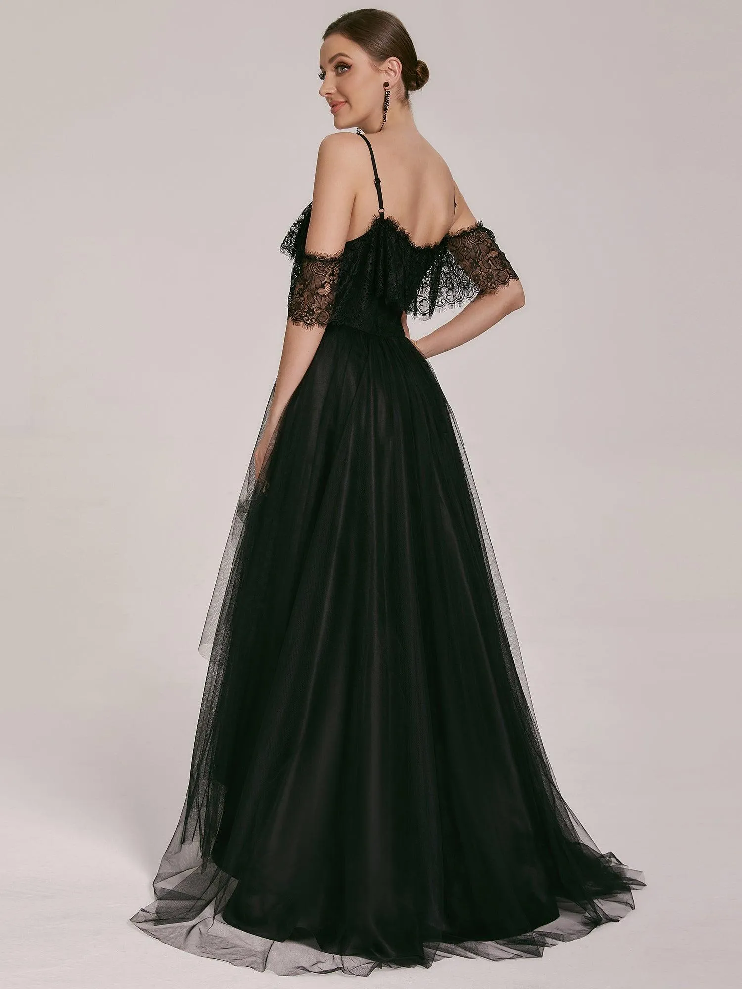 Bretelles Spaghetti Épaule Froide Robe De Mariée En Dentelle Haute Basse