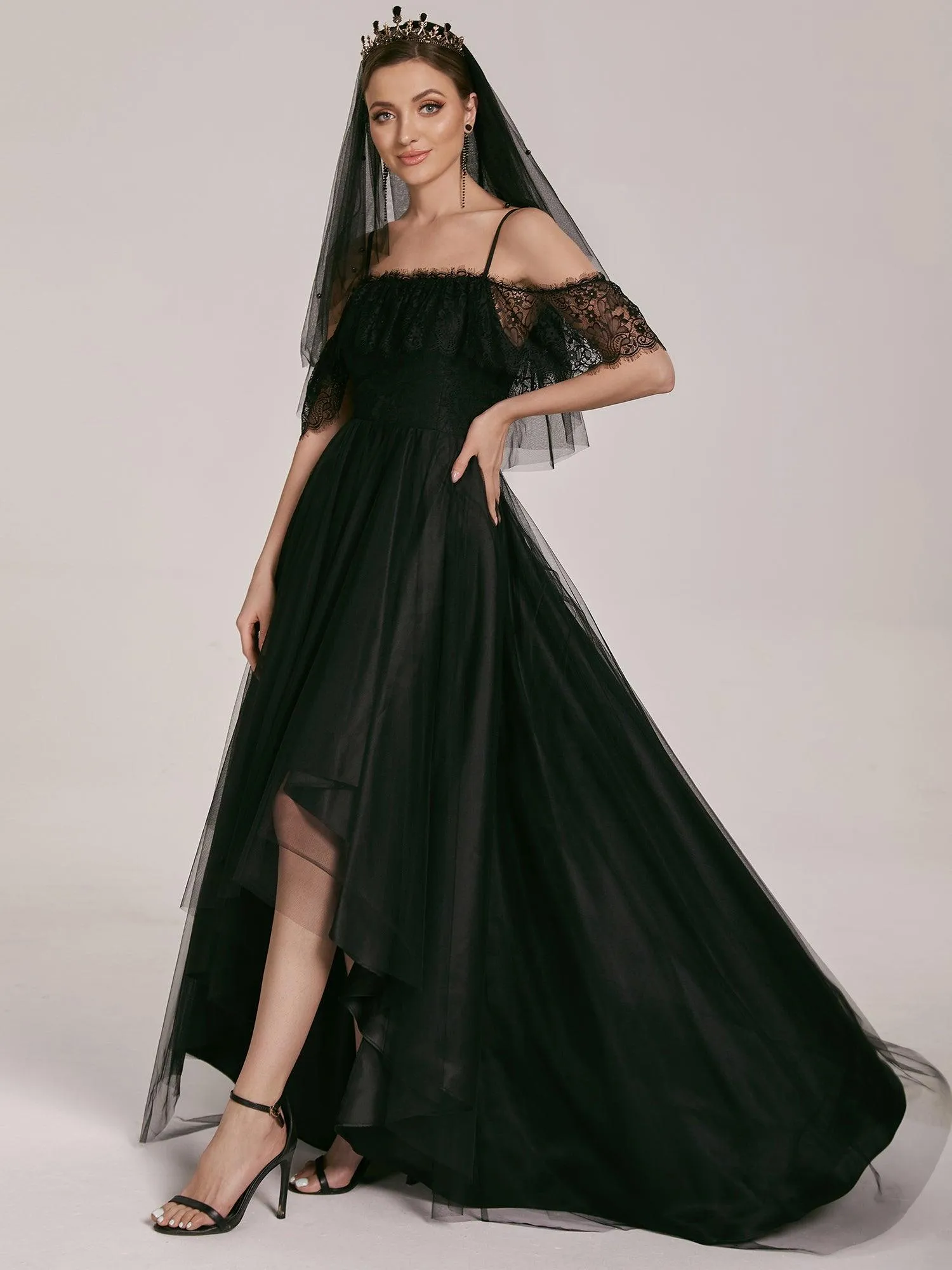 Bretelles Spaghetti Épaule Froide Robe De Mariée En Dentelle Haute Basse