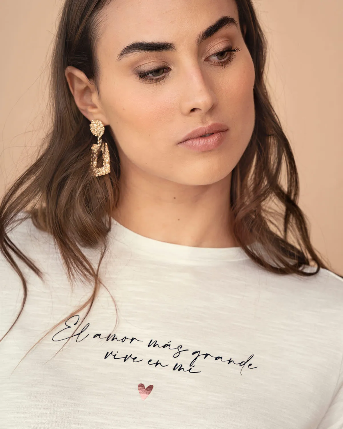 Camiseta manga corta con estampado localizado en el frente