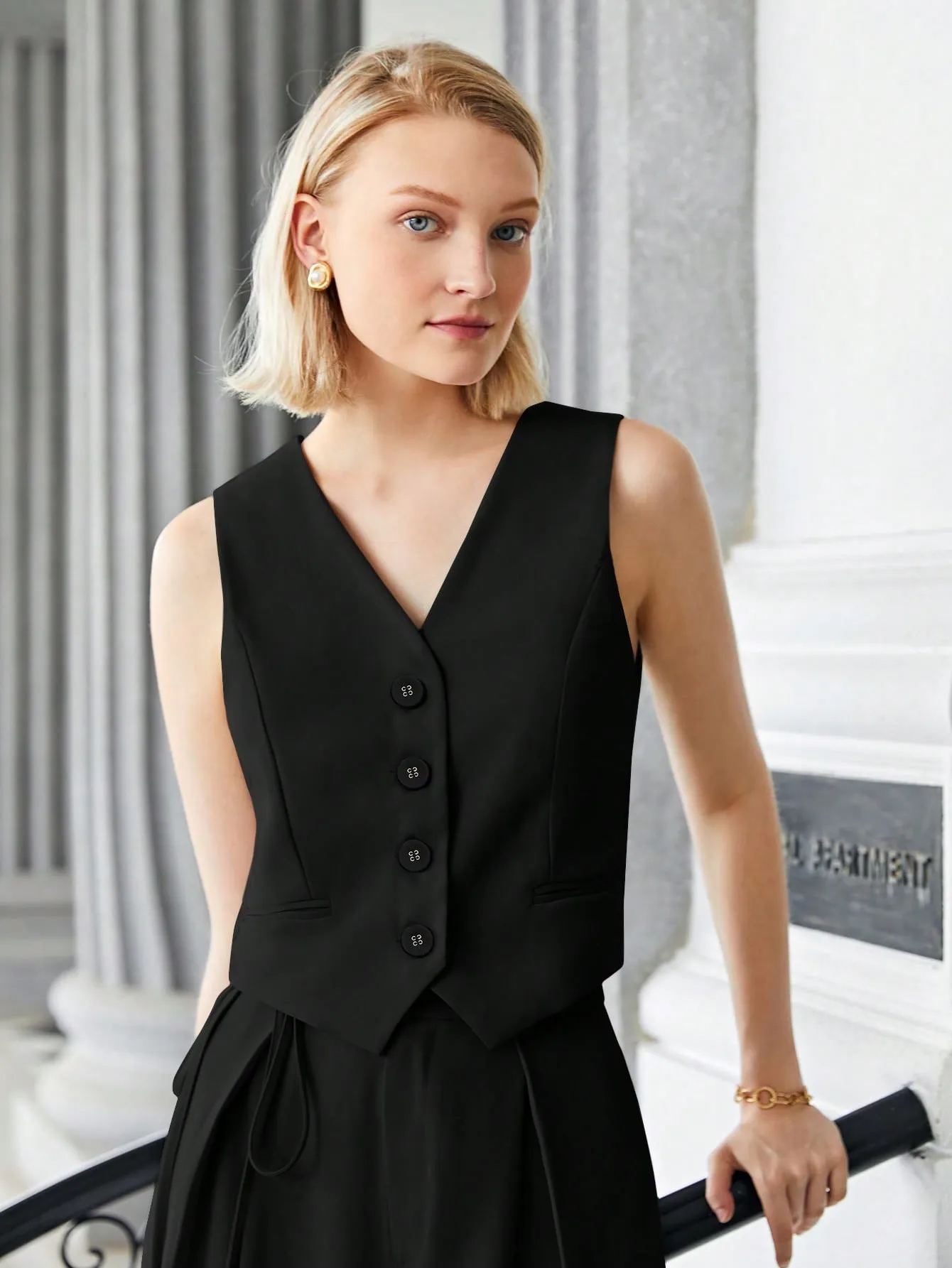 Chaleco unicolor BizChic para tu look de trabajo
