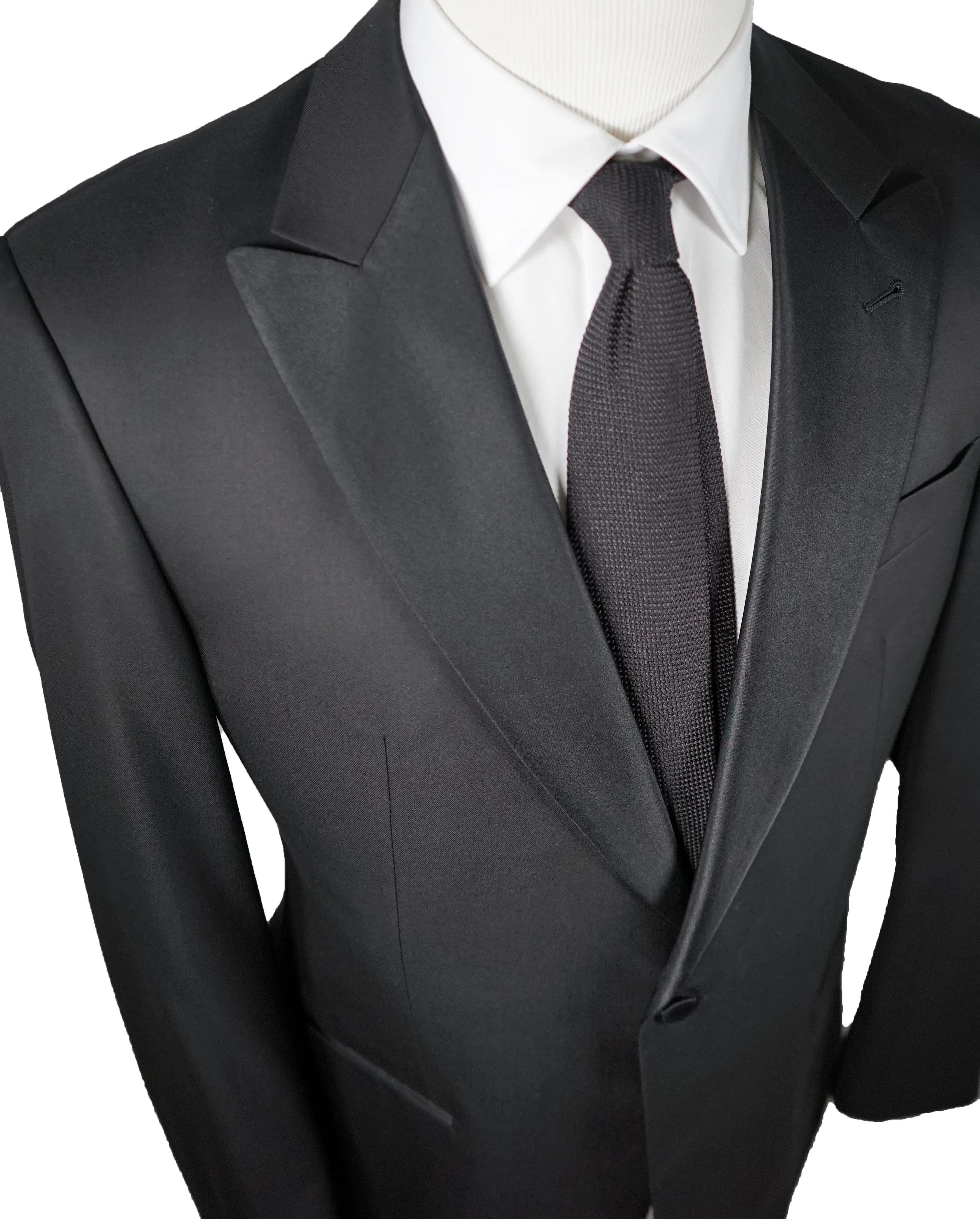 GIORGIO ARMANI - Black Wide Peak Lapel “Soft” Super 160’s Tuxedo Suit - 44R