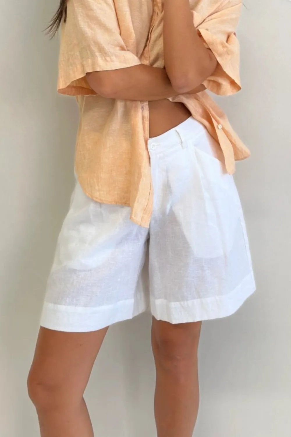 HUT CLOTHING TAILORED LINEN SHORT WHITE