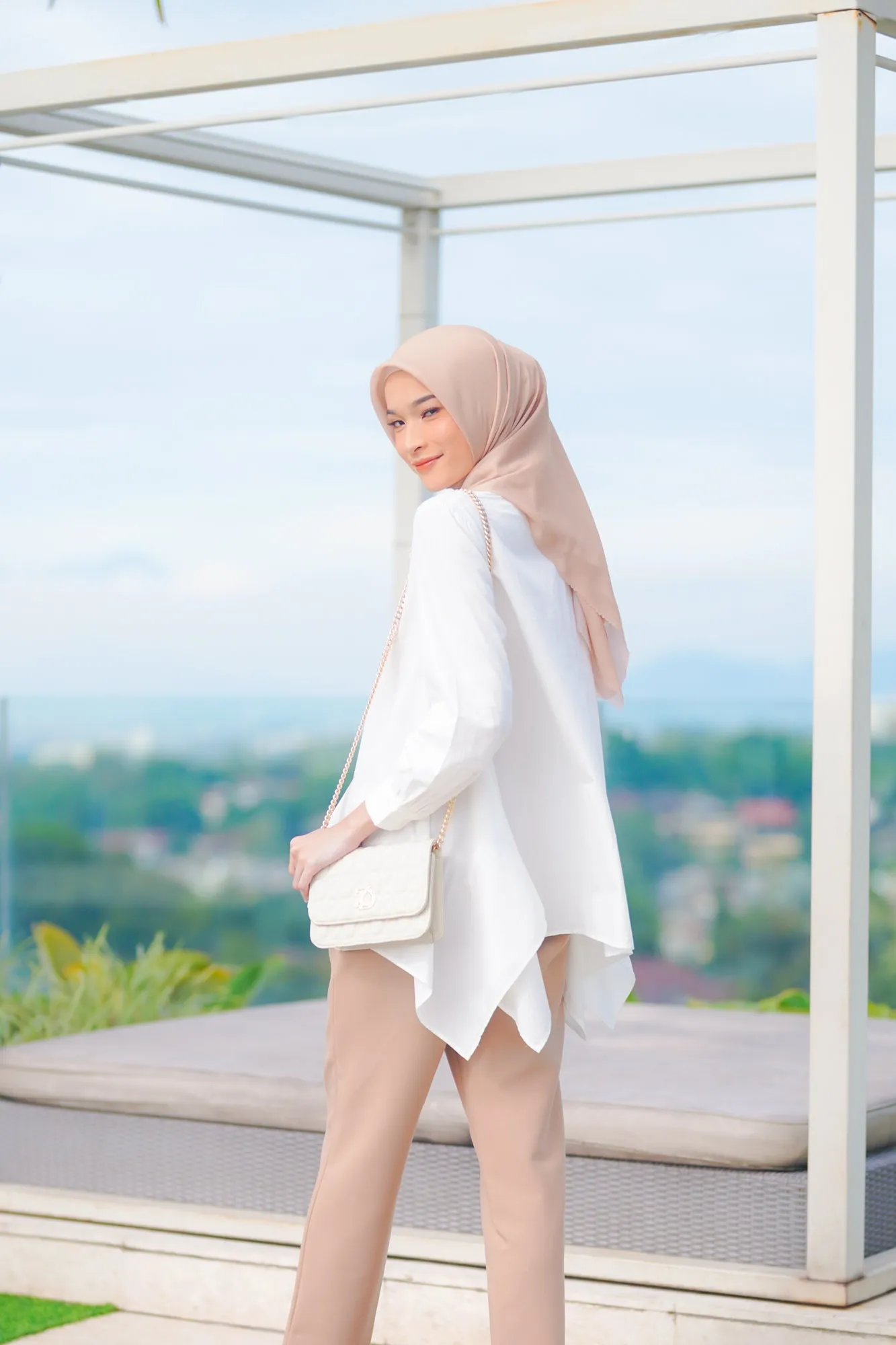 Lucy Tops - Broken White