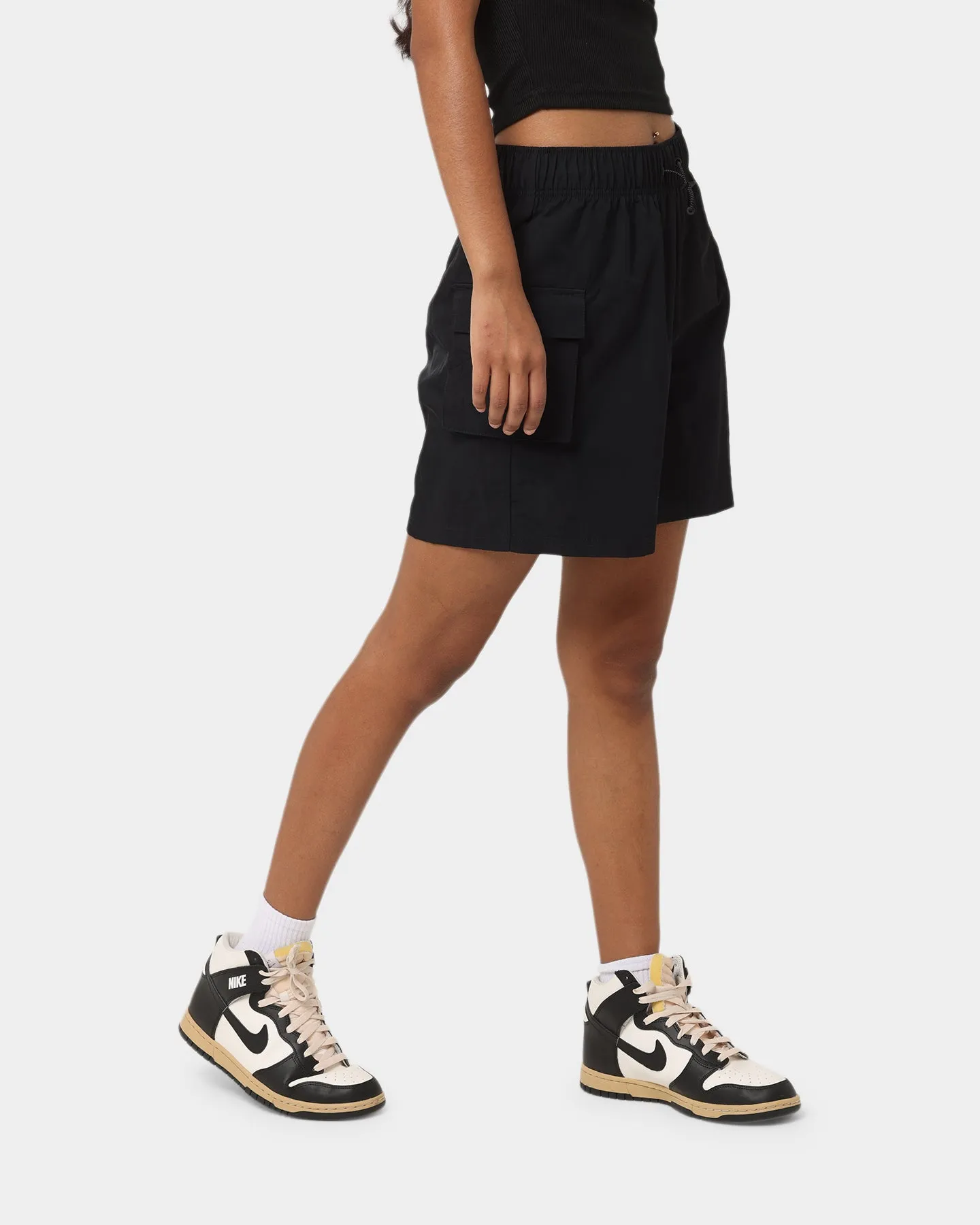 Nike Women's Nike Essential Woven High-Waisted Shorts Black/White