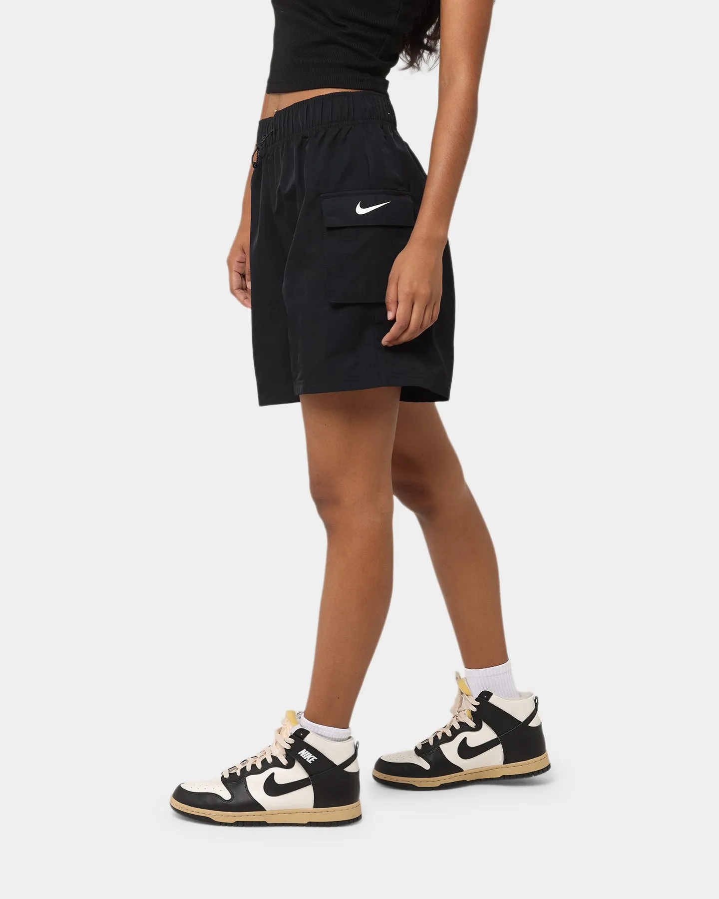 Nike Women's Nike Essential Woven High-Waisted Shorts Black/White