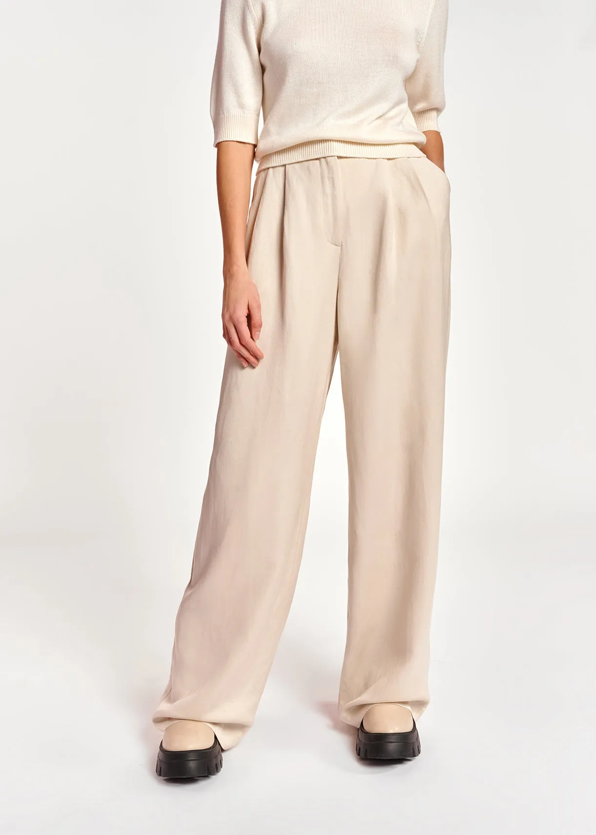 Off-white wide-leg pants