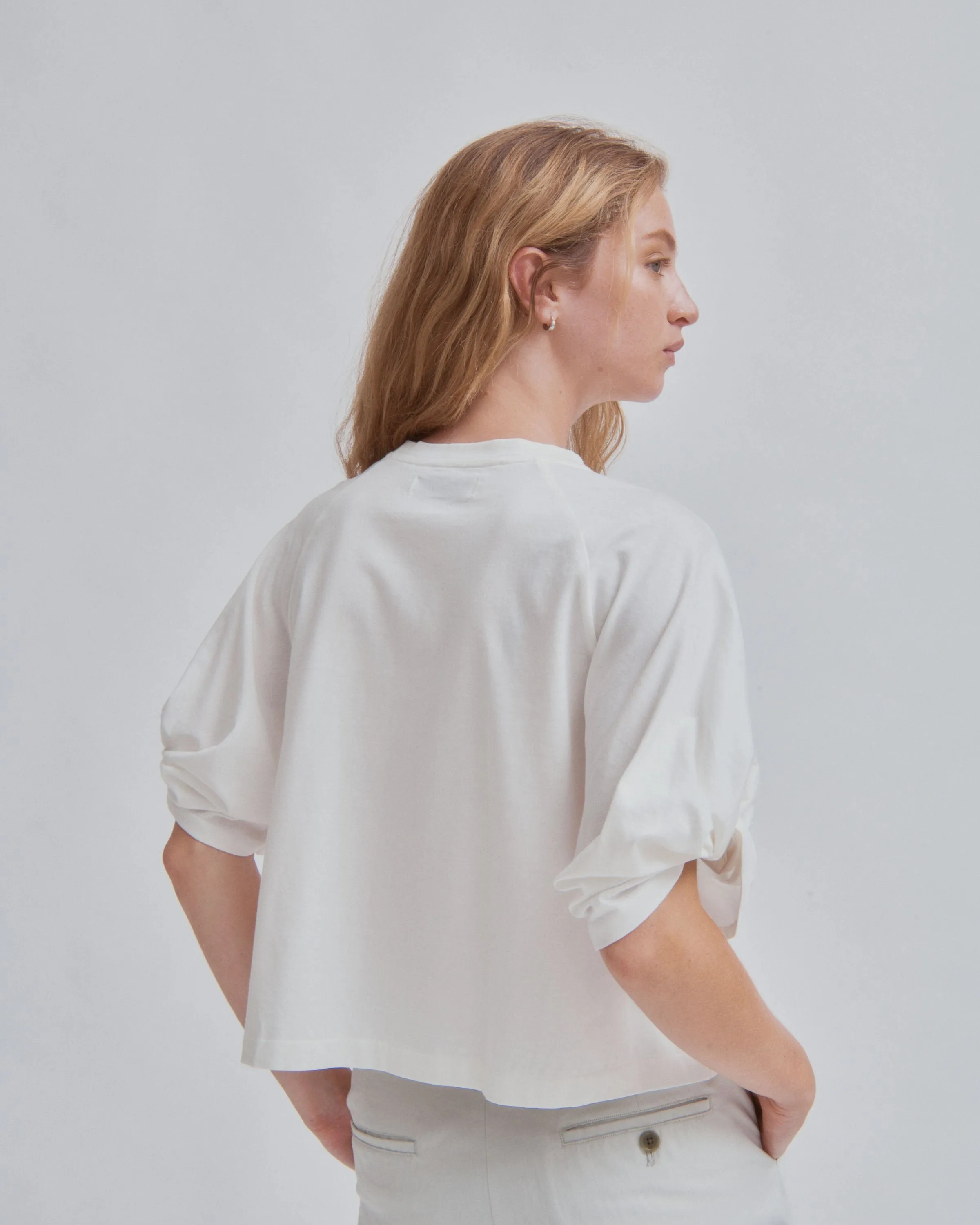 TWISTED SLEEVE TEE IN WHITE