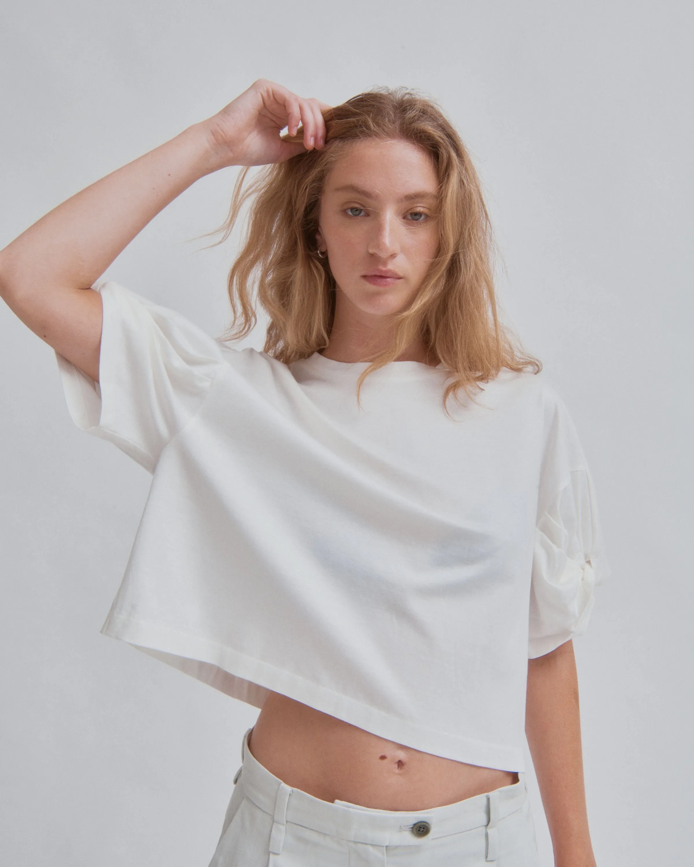 TWISTED SLEEVE TEE IN WHITE
