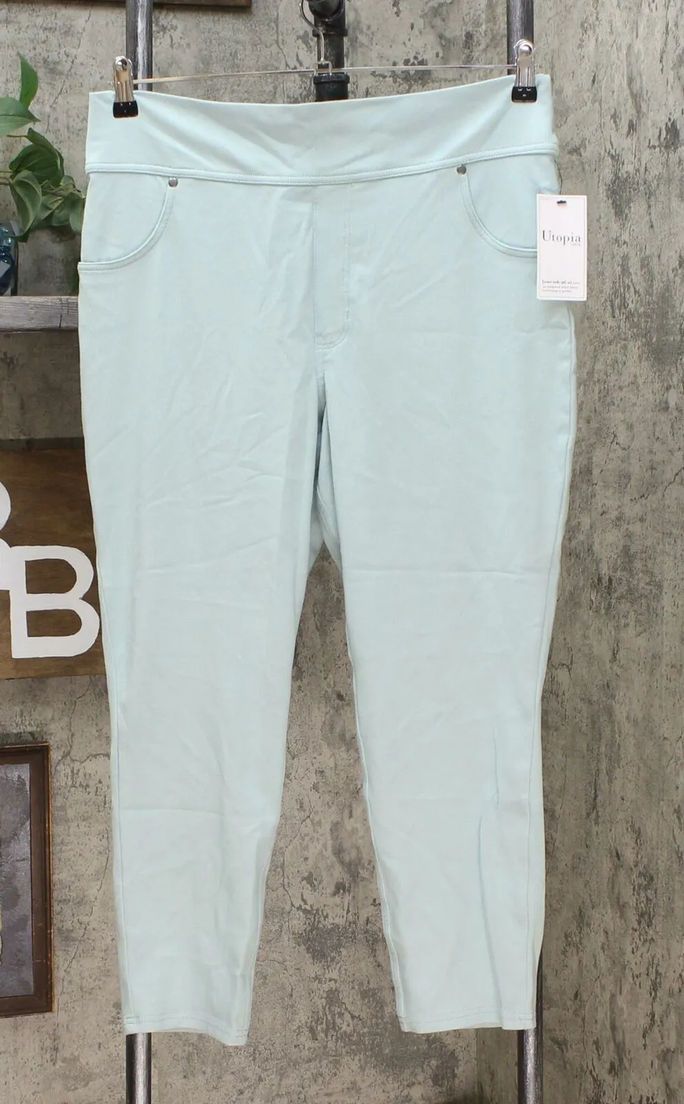 Utopia by HUE Women's Plus Size Flawsome Dreamy Denim Capri Pants