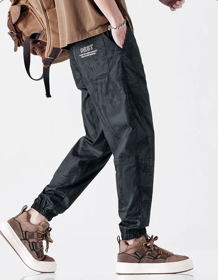 Versatile Mens Jeans with Stretchy Tapered Leg and Casual Style