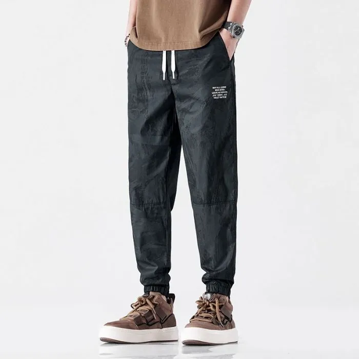 Versatile Mens Jeans with Stretchy Tapered Leg and Casual Style