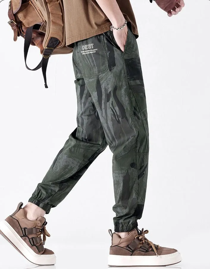 Versatile Mens Jeans with Stretchy Tapered Leg and Casual Style