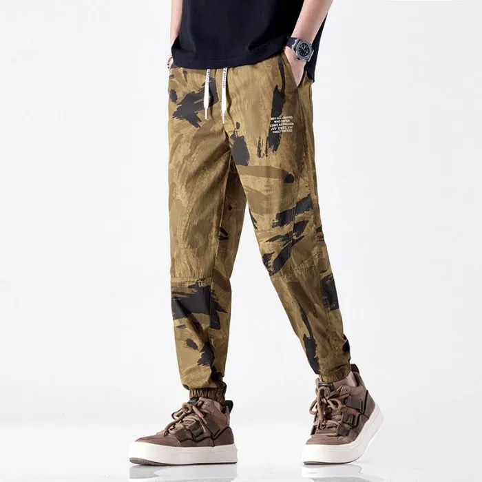 Versatile Mens Jeans with Stretchy Tapered Leg and Casual Style