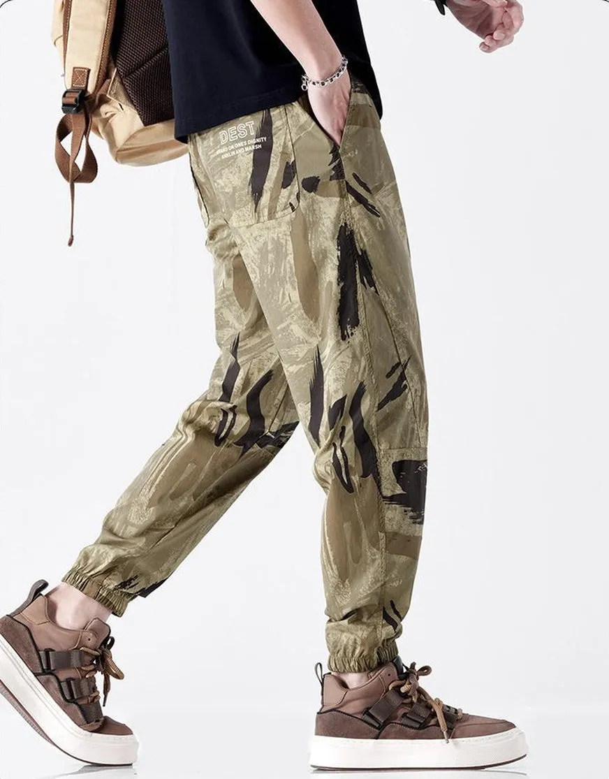 Versatile Mens Jeans with Stretchy Tapered Leg and Casual Style