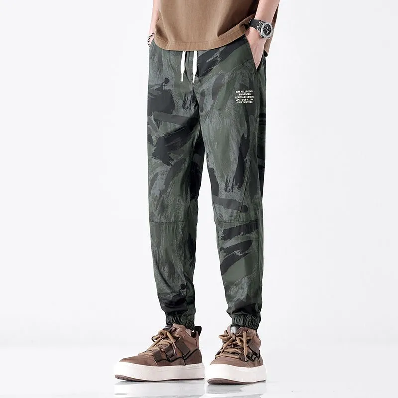 Versatile Mens Jeans with Stretchy Tapered Leg and Casual Style