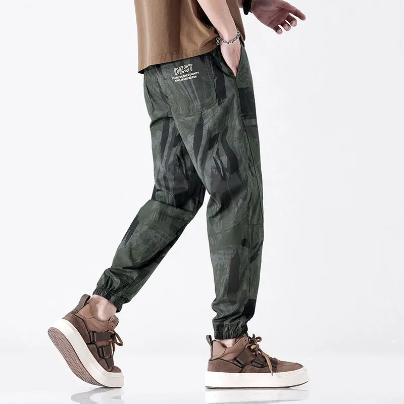Versatile Mens Jeans with Stretchy Tapered Leg and Casual Style
