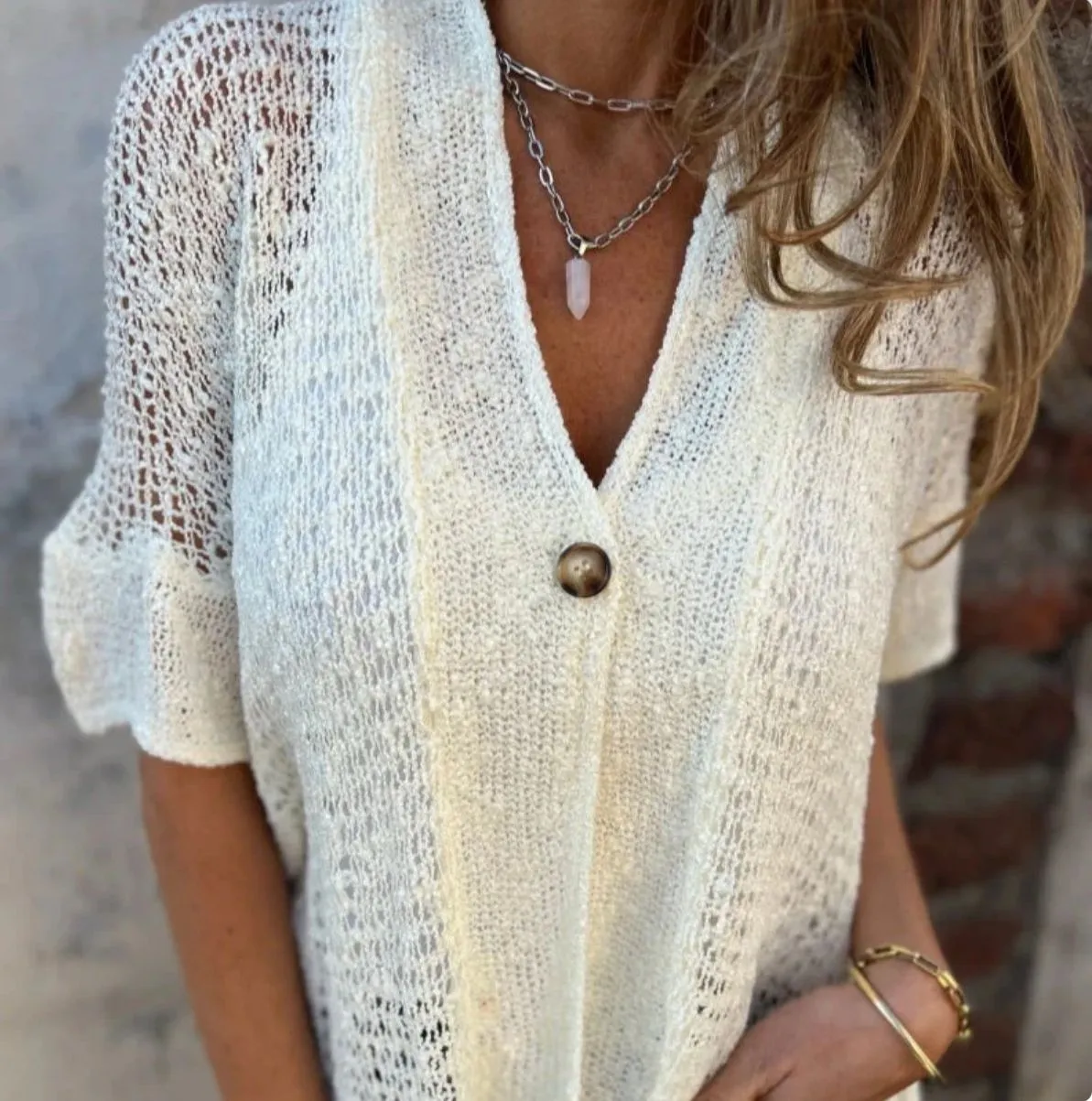 Women's solid color one-button knitted top