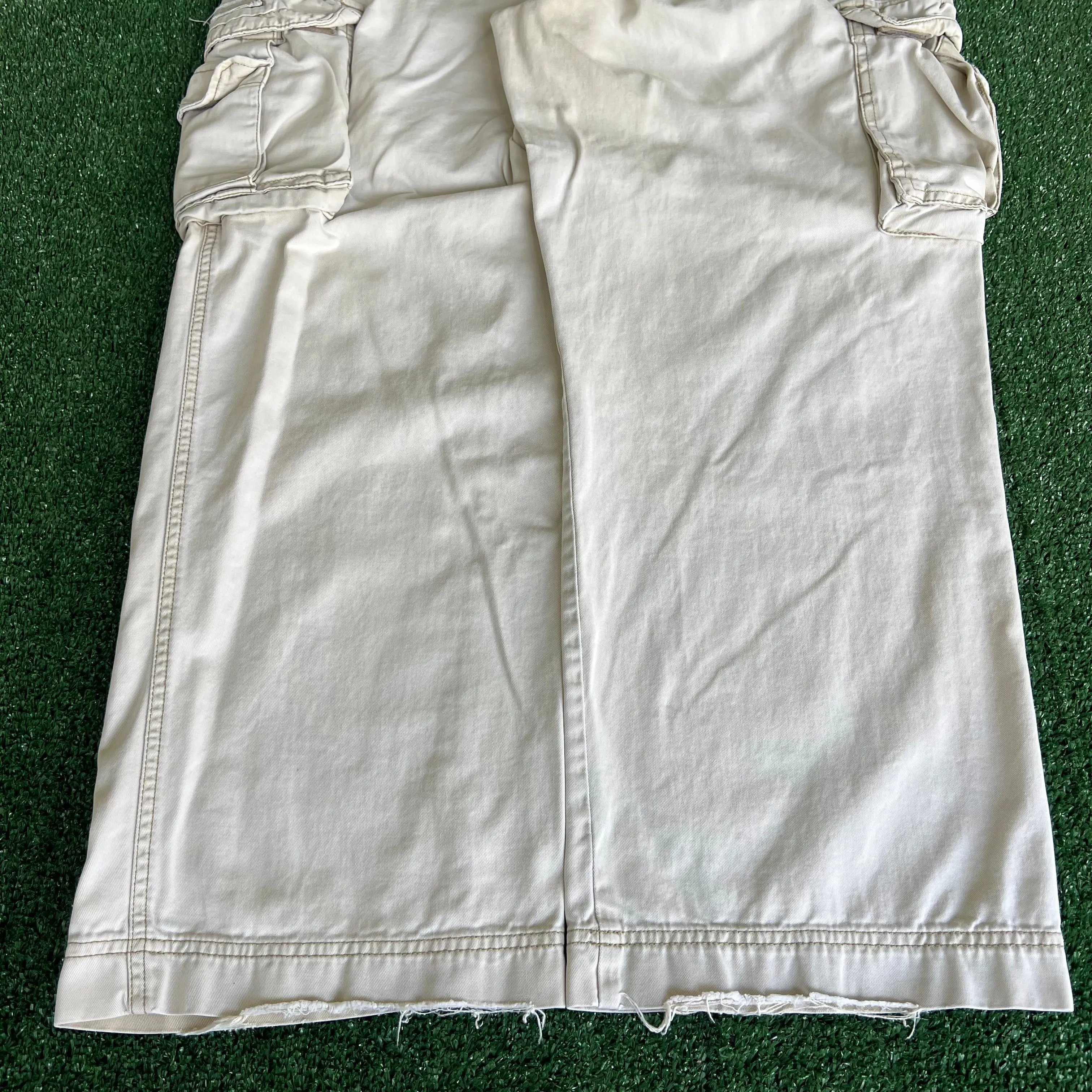 Y2K Unionbay Baggy Wide-Leg Distressed Light Khaki Cargo Pants - 39x28" 20.5" Openings